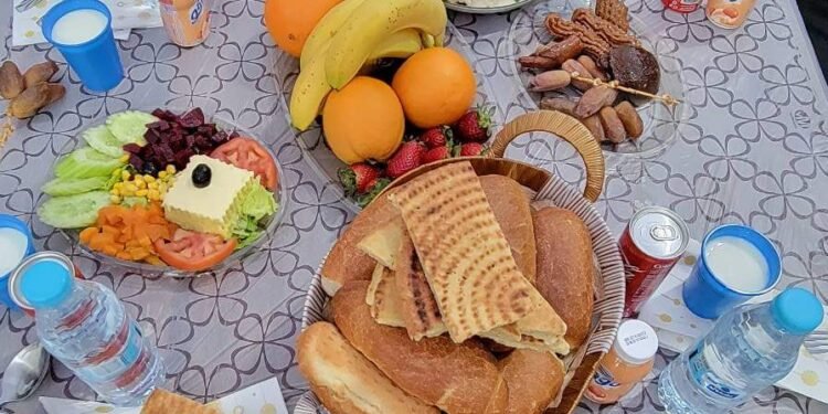 افطار جماعي في المؤسسة العمومية الاستشفائية ششار الشهيد سعدي معمر ولاية خنشلة