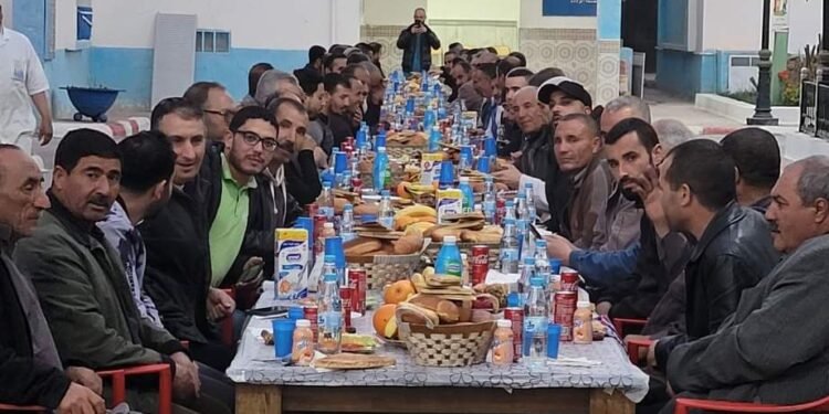 افطار جماعي في المؤسسة العمومية الاستشفائية ششار الشهيد سعدي معمر ولاية خنشلة