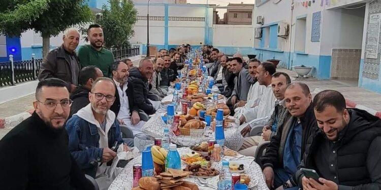 افطار جماعي في المؤسسة العمومية الاستشفائية ششار الشهيد سعدي معمر ولاية خنشلة