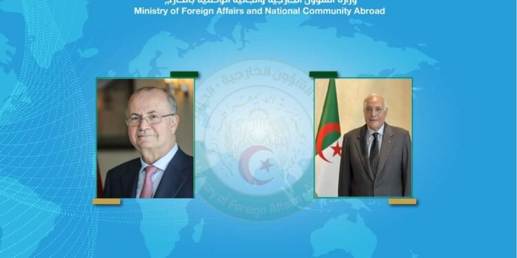 وزير الخارجية الجزائري يهنئ رئيس الوزراء الفلسطيني الجديد